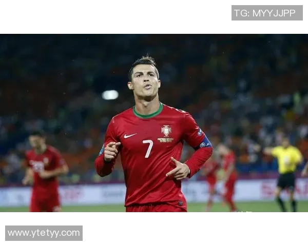 红色42号足球明星的传奇之路与背后的奋斗故事